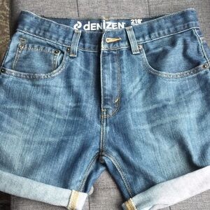 Levi’s Jean shorts in size 25